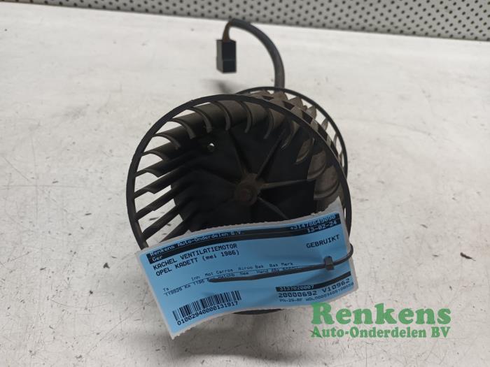 Motor de ventilador de calefactor de un Opel Kadett E (33/34/43/44) 1.2 S,LS 1986