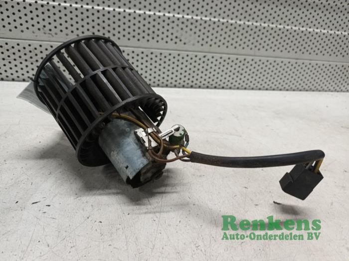 Motor de ventilador de calefactor de un Opel Kadett E (33/34/43/44) 1.2 S,LS 1986