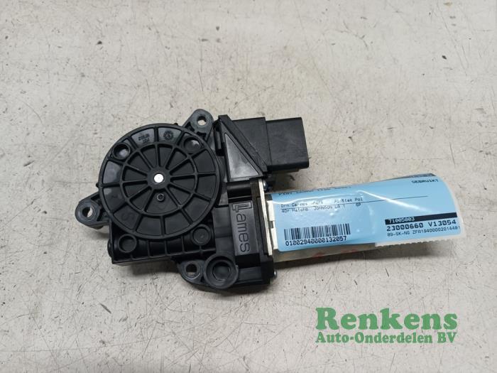 Usados Motor de ventanilla de puerta Fiat Croma (194) 2.2 MPI 16V Precio € 25,00 Norma de margen ofrecido por Renkens Auto-Onderdelen B.V.