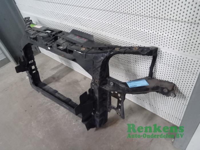 Front panel from a Seat Ibiza III (6L1) 1.4 16V 100 2005