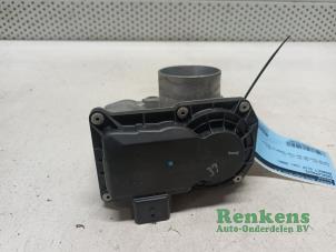 Used Throttle body Renault Clio III (BR/CR) 1.2 16V 75 Price on request offered by Renkens Auto-Onderdelen B.V.