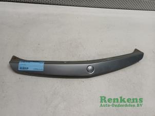 Used Tailgate handle Opel Tigra Twin Top 1.8 16V Price € 40,00 Margin scheme offered by Renkens Auto-Onderdelen B.V.