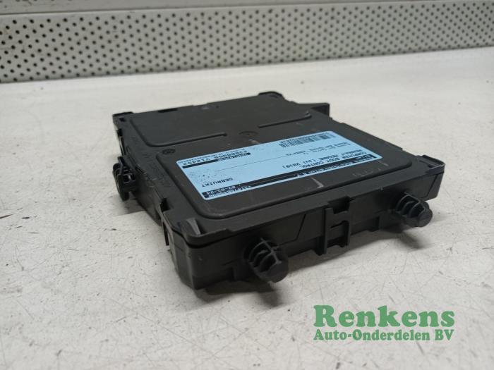 Ordenador body control de un Renault Megane IV (RFBB) 1.3 TCe 140 16V 2019