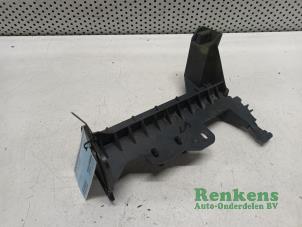 Used Rear bumper bracket, left Renault Megane IV (RFBB) 1.3 TCe 140 16V Price € 25,00 Margin scheme offered by Renkens Auto-Onderdelen B.V.