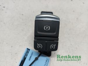 Usados Interruptor de freno de mano Renault Megane IV (RFBB) 1.3 TCe 140 16V Precio € 15,00 Norma de margen ofrecido por Renkens Auto-Onderdelen B.V.