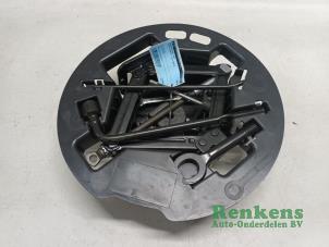 Used Tool set Kia Picanto (TA) 1.0 12V Price € 35,00 Margin scheme offered by Renkens Auto-Onderdelen B.V.