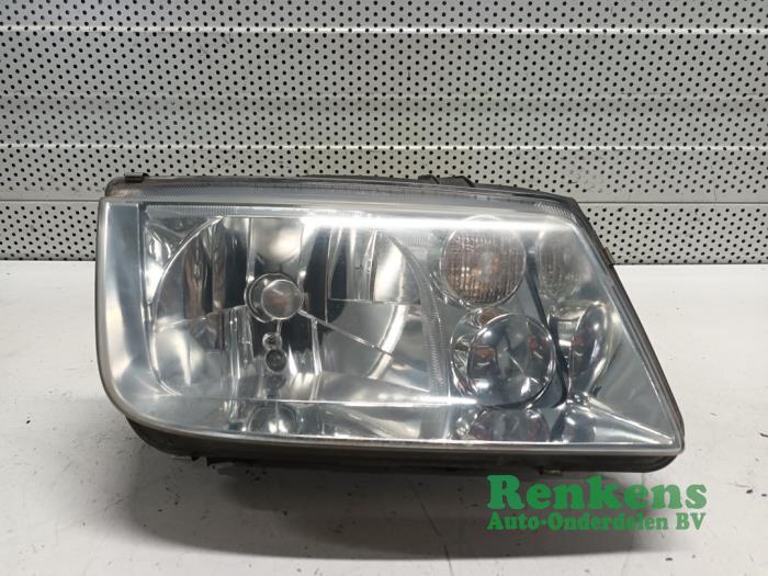 Headlight, right from a Volkswagen Bora (1J2) 1.6 16V 2001