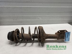 Used Front shock absorber rod, left Renault Clio II (BB/CB) 1.4 16V Price on request offered by Renkens Auto-Onderdelen B.V.