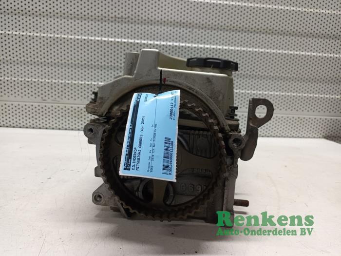 Cylinder head Mitsubishi Grandis 2.4 16V MIVEC - 4G69