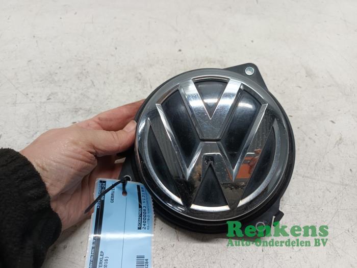 Poignée hayon d'un Volkswagen Polo V (6R) 1.2 TSI 16V BlueMotion Technology 2016