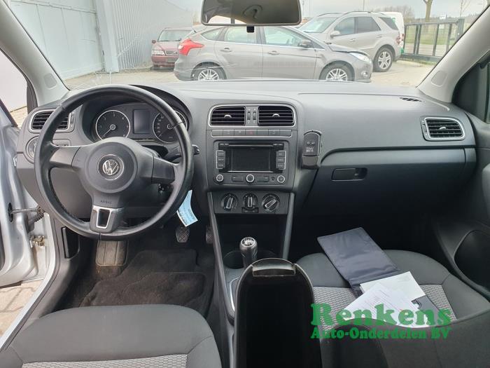 Navigation system from a Volkswagen Polo V (6R) 1.2 TDI 12V BlueMotion 2011