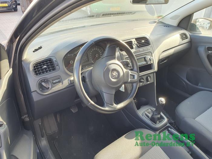 Airbag set + dashboard de un Volkswagen Polo V (6R) 1.2 12V BlueMotion Technology 2013