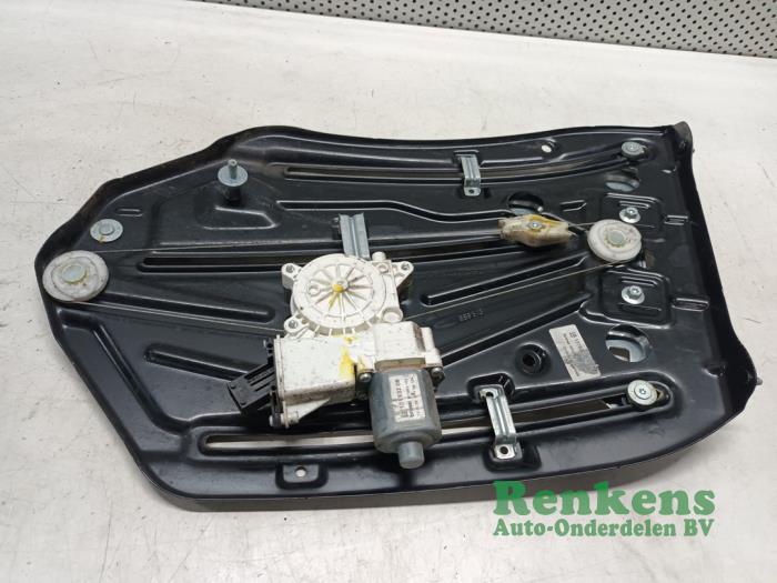 Rear window mechanism 2-door, right from a Opel Astra H Twin Top (L67) 1.8 16V 2006