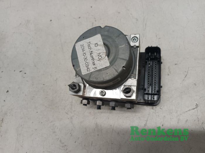 ABS pump from a Ford Focus 3 Wagon 1.0 Ti-VCT EcoBoost 12V 125 2015