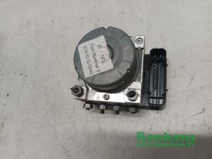 Used ABS pump Ford Focus 3 Wagon 1.0 Ti-VCT EcoBoost 12V 125 Price on request offered by Renkens Auto-Onderdelen B.V.