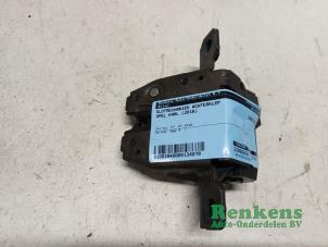 Used Tailgate lock mechanism Opel Karl 1.0 12V Price € 25,00 Margin scheme offered by Renkens Auto-Onderdelen B.V.