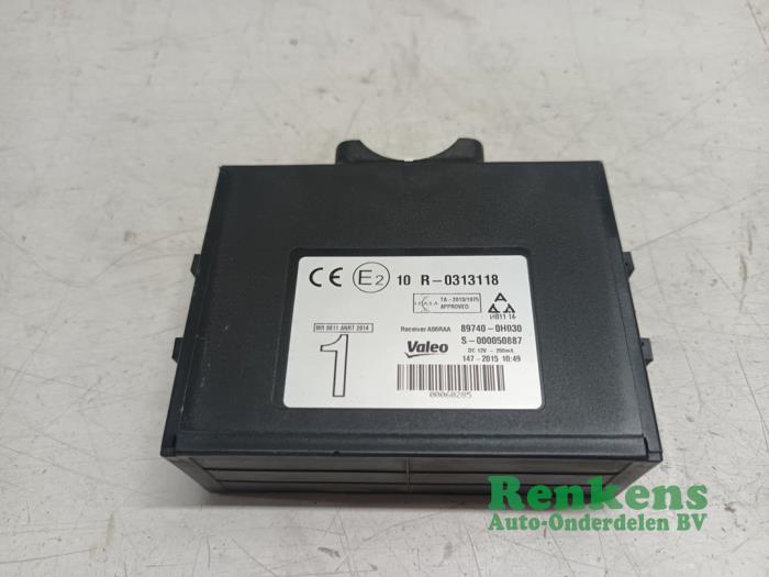 Central door locking module from a Peugeot 108 1.2 VTi 12V 2016