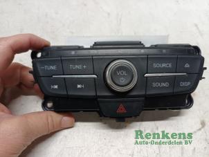 Used Radio control panel Ford Focus 3 Wagon 1.0 Ti-VCT EcoBoost 12V 125 Price € 30,00 Margin scheme offered by Renkens Auto-Onderdelen B.V.