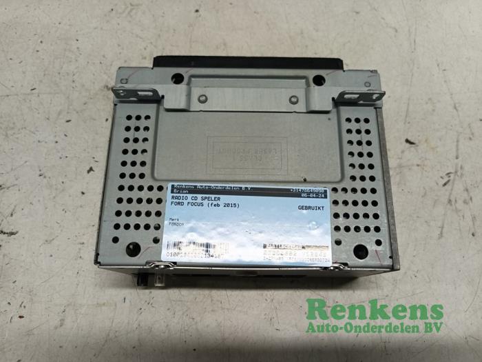 Radio CD player from a Ford Focus 3 Wagon 1.0 Ti-VCT EcoBoost 12V 125 2015