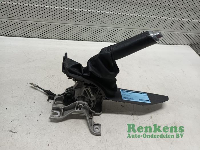 Używane Dzwignia hamulca postojowego Ford Focus 3 Wagon 1.0 Ti-VCT EcoBoost 12V 125 Cena € 50,00 Procedura marży oferowane przez Renkens Auto-Onderdelen B.V.
