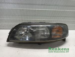 Used Headlight, left Volvo V70 (SW) 2.4 20V 170 Price € 40,00 Margin scheme offered by Renkens Auto-Onderdelen B.V.