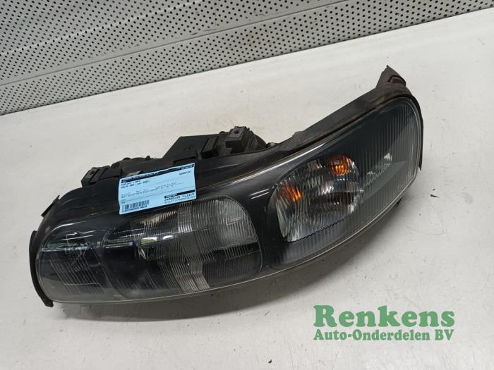 Headlight, left from a Volvo S60 I (RS/HV) 2.4 20V 140 2001