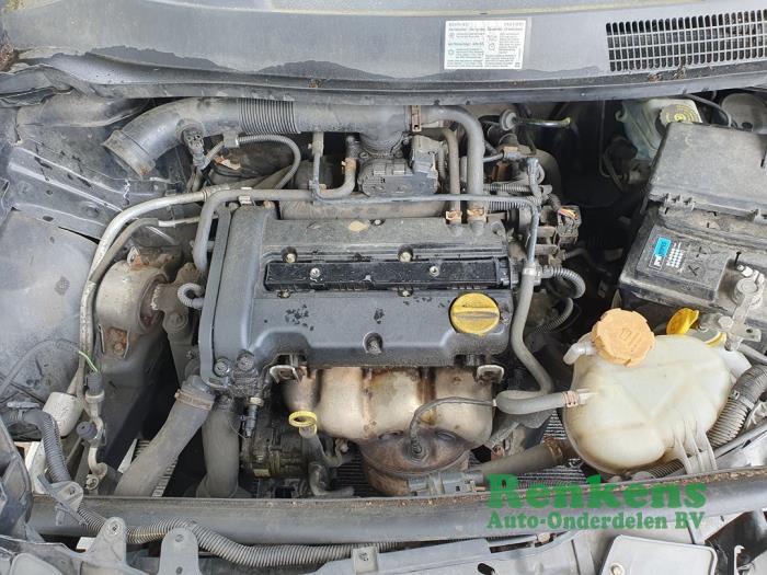 Engine from a Opel Corsa D 1.4 16V Twinport 2008