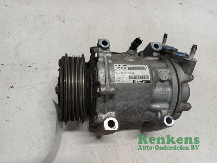Usagé Pompe clim Volvo S40 (MS) 1.6 D2 Prix € 150,00 Règlement à la marge proposé par Renkens Auto-Onderdelen B.V.