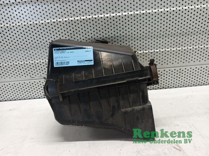 Begagnade Luftfilterhus Toyota Avensis Wagon (T27) 2.2 16V D-4D-F 180 Pris € 40,00 Marginaltabell erbjuds av Renkens Auto-Onderdelen B.V.
