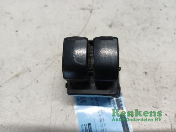 Usados Interruptor de ventanilla eléctrica Chevrolet Kalos (SF48) 1.4 Precio € 15,00 Norma de margen ofrecido por Renkens Auto-Onderdelen B.V.