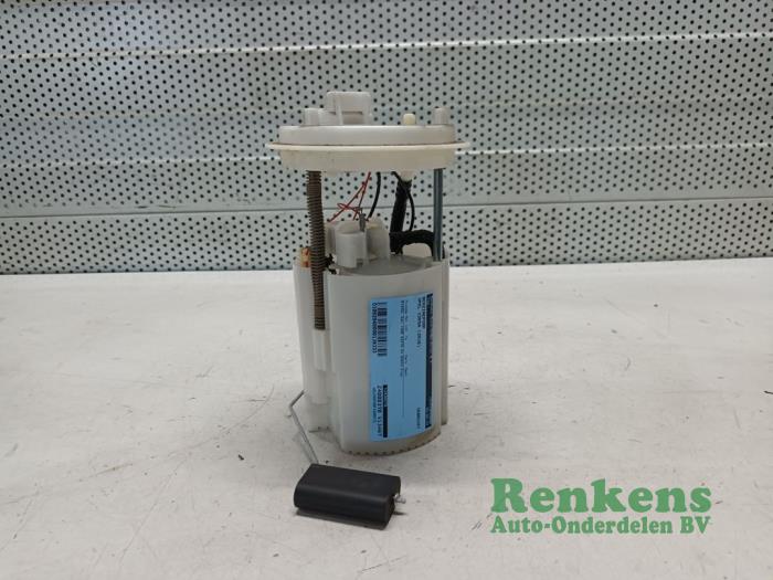 Usagé Pompe essence Opel Corsa E 1.4 16V Bi-Fuel Prix € 40,00 Règlement à la marge proposé par Renkens Auto-Onderdelen B.V.