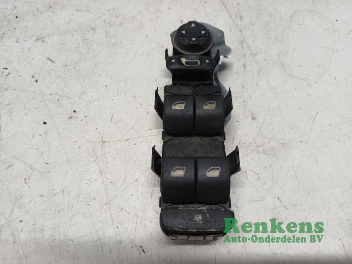 Usados Interruptor de ventanilla eléctrica Peugeot 207 SW (WE/WU) 1.6 16V Precio € 20,00 Norma de margen ofrecido por Renkens Auto-Onderdelen B.V.