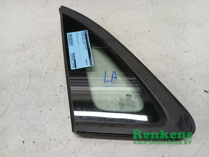 Usados Ventanilla triangular izquierda detrás Hyundai Kona (OS) 1.0 T-GDI 12V Precio de solicitud ofrecido por Renkens Auto-Onderdelen B.V.