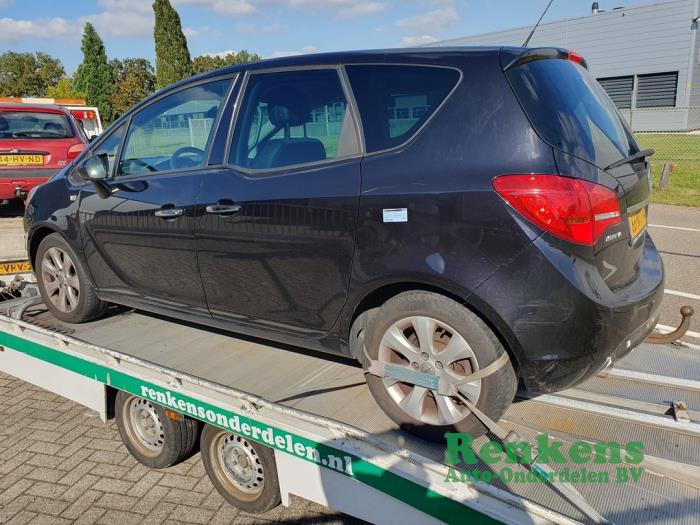 Feu arrière gauche d'un Opel Meriva 1.4 Turbo 16V ecoFLEX 2011