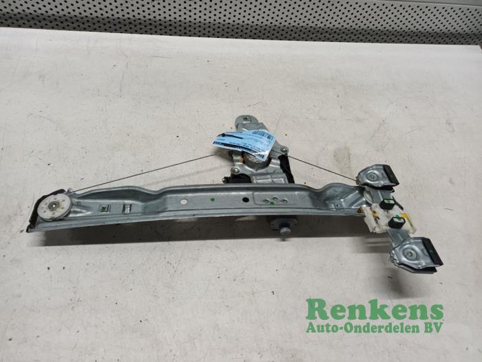 Lève vitre électrique arrière gauche d'un Opel Meriva 1.4 Turbo 16V ecoFLEX 2011