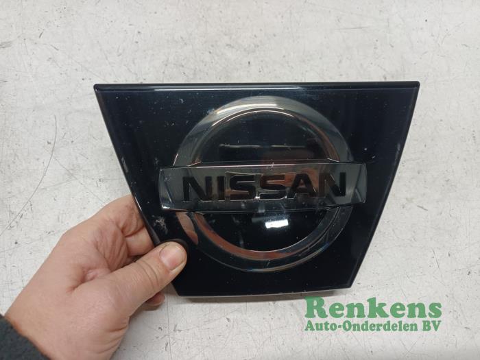 Begagnade Emblem Nissan Micra (K14) 0.9 IG-T 12V Pris på förfrågan erbjuds av Renkens Auto-Onderdelen B.V.