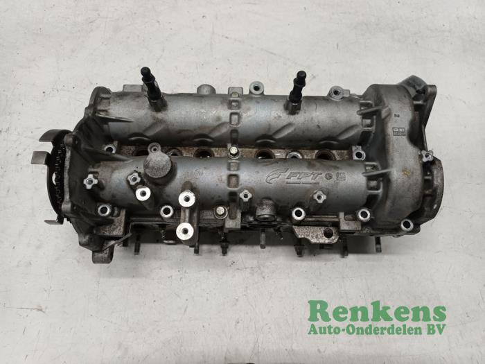 Begagnade Topplock Opel Corsa E 1.3 CDTi 16V ecoFLEX Pris på förfrågan erbjuds av Renkens Auto-Onderdelen B.V.