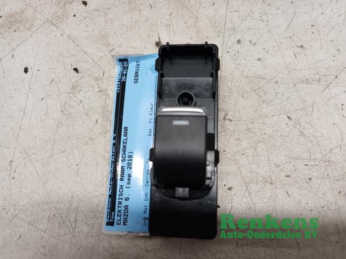 Usados Interruptor de ventanilla eléctrica Mazda 6 SportBreak (GJ/GH/GL) 2.0 SkyActiv-G 165 16V Precio € 25,00 Norma de margen ofrecido por Renkens Auto-Onderdelen B.V.