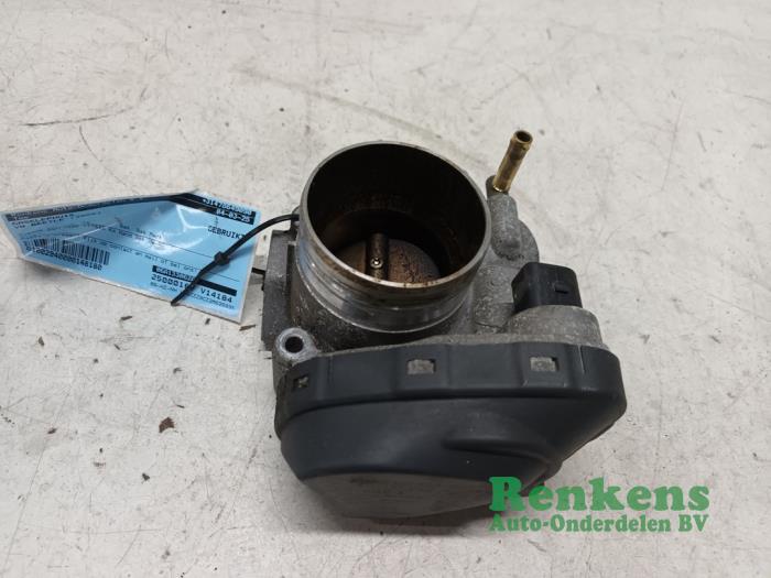 Gebrauchte Drosselklappengehäuse Volkswagen New Beetle (9C1/9G1) 1.6 Preis € 30,00 Margenregelung angeboten von Renkens Auto-Onderdelen B.V.