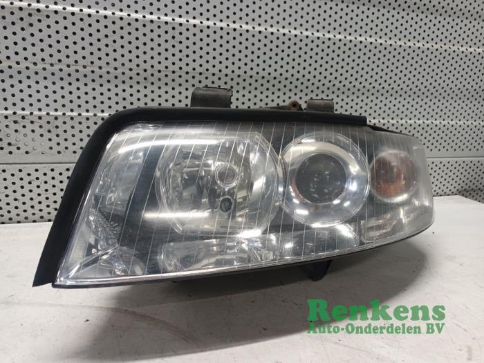 Używane Reflektor lewy Audi A4 (B6) 1.9 TDI Quattro Cena € 40,00 Procedura marży oferowane przez Renkens Auto-Onderdelen B.V.