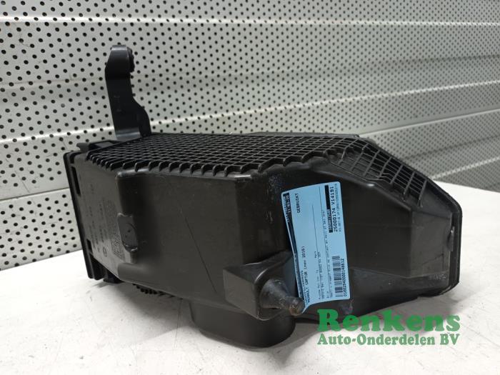 Gebrauchte Luftfiltergehäuse Renault Captur I (2R) 1.2 TCE 16V EDC Preis € 25,00 Margenregelung angeboten von Renkens Auto-Onderdelen B.V.