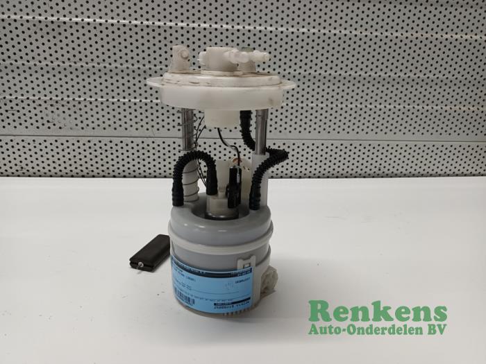 Usagé Pompe essence Nissan Micra (K14) 1.0 12V Prix € 90,00 Règlement à la marge proposé par Renkens Auto-Onderdelen B.V.