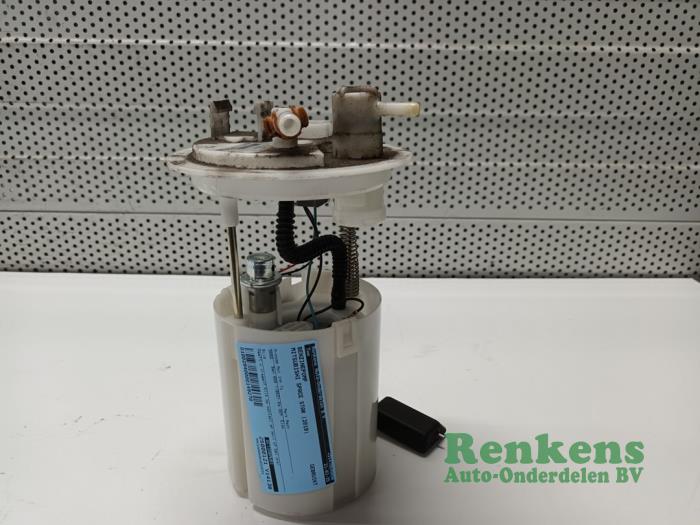 Gebrauchte Benzinpumpe Mitsubishi Space Star (A0) 1.0 12V Preis € 40,00 Margenregelung angeboten von Renkens Auto-Onderdelen B.V.