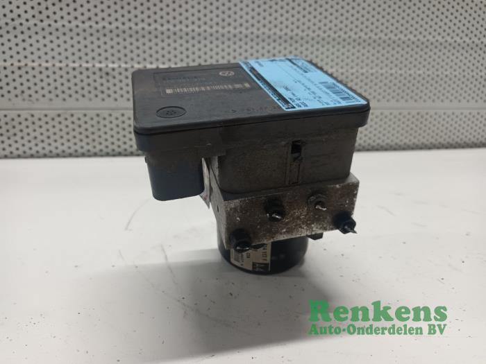 Gebrauchte ABS Pumpe Audi A3 (8L1) 1.6 Preis € 50,00 Margenregelung angeboten von Renkens Auto-Onderdelen B.V.