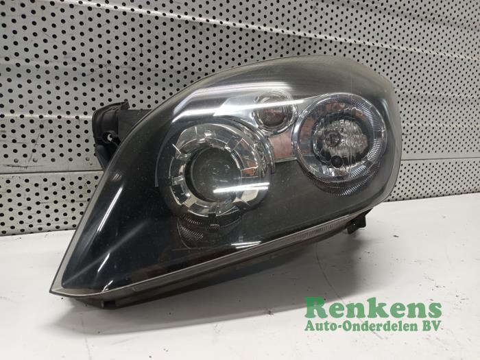 Używane Reflektor lewy Opel Tigra Twin Top 1.4 16V Cena € 100,00 Procedura marży oferowane przez Renkens Auto-Onderdelen B.V.