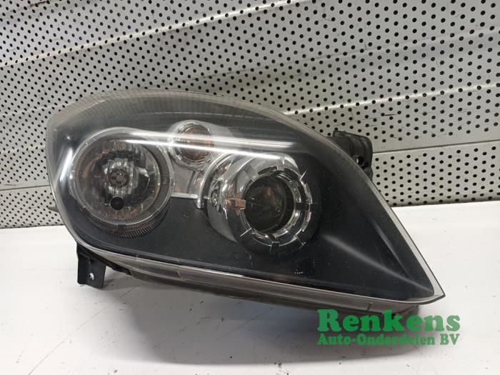 Używane Reflektor prawy Opel Tigra Twin Top 1.4 16V Cena € 100,00 Procedura marży oferowane przez Renkens Auto-Onderdelen B.V.
