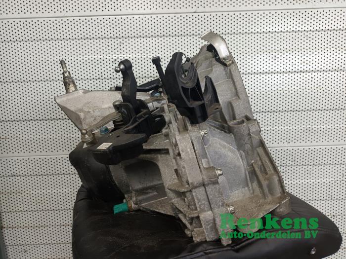 Getriebe van een Nissan Micra (K14) 1.0 12V 2020