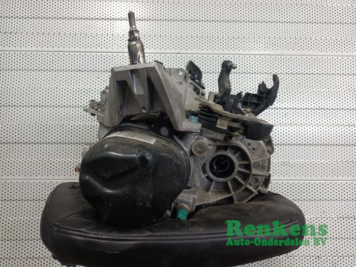 Getriebe van een Nissan Micra (K14) 1.0 12V 2020