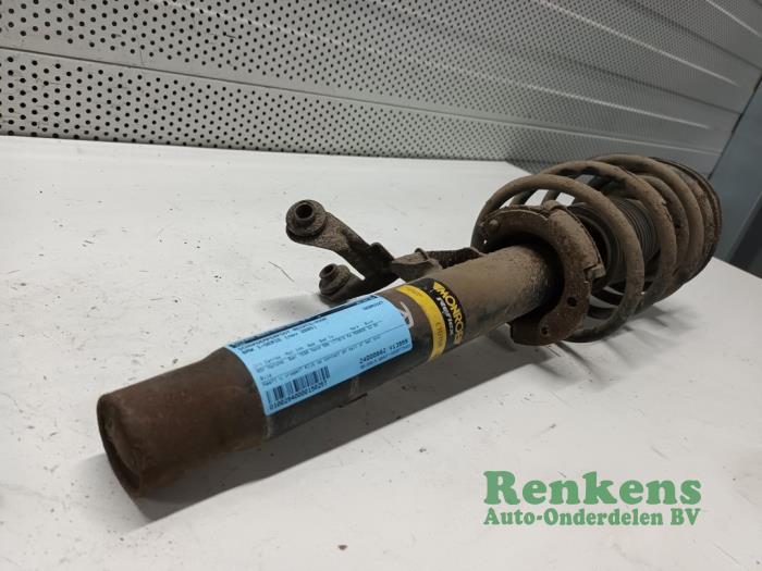 Stötdämparstång, höger fram från en BMW 1 serie (E87/87N) 116i 1.6 16V 2005