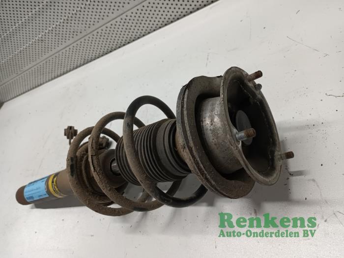 Stötdämparstång, höger fram från en BMW 1 serie (E87/87N) 116i 1.6 16V 2005